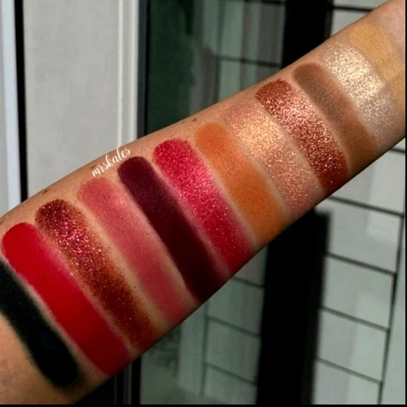 A Nightmare On Elm Street Pressed Powder Palette - Picture 14 of 16